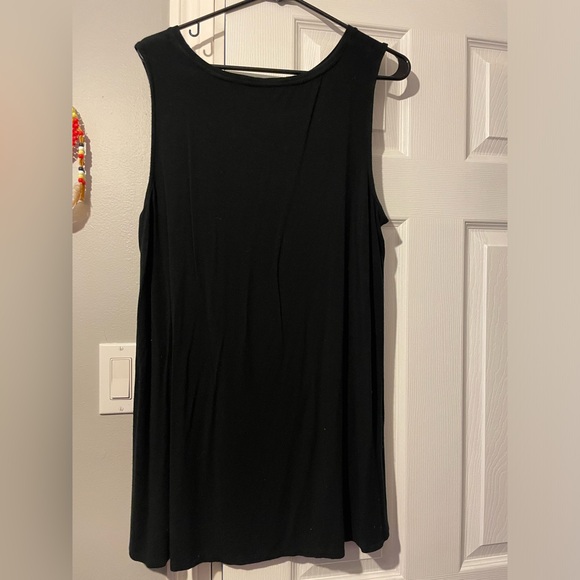 Flowy, long black tank top. - Picture 3 of 3